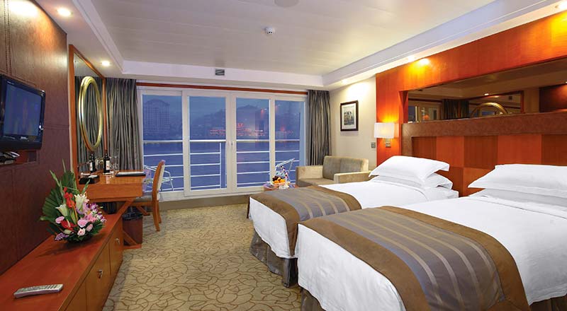 Bedroom of Explorer Suite on board Viking Emerald