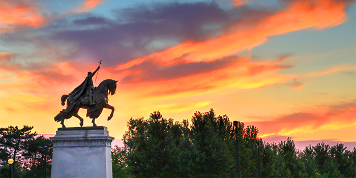 King statue in morning St Louis, Missouri