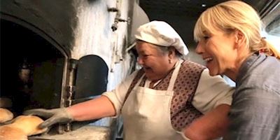 Karine Hagen baking bread in Portugal